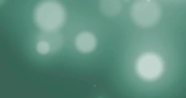 Kuva Hehkuvista Valkoisista Valonpilkuista Jotka Liikkuvat Hypnoottisessa Liikkeessä Vihreällä Taustalla — kuvapankkivalokuva