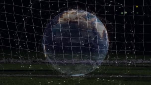Animering Nätverk Anslutningar Och Jordklotet Över Fotbollsmålvakt Global Sport Teknik — Stockvideo