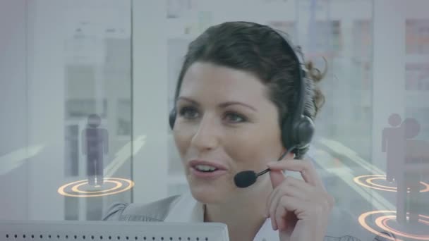 Telefon Kulaklığı Kullanarak Kadınlarının Üzerindeki Simgelerle Bağlantı Ağlarının Animasyonu Küresel — Stok video
