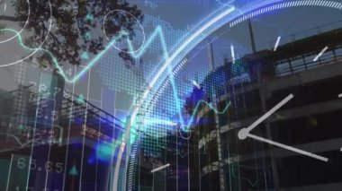 İnşaat alanındaki finansal veri işleme animasyonu. küresel kalkınma, iş, dijital arayüz, teknoloji ve ağ konsepti dijital olarak oluşturulmuş video.