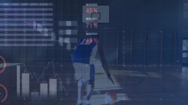 Basketbolcular üzerinde veri işleme animasyonu. global spor, dijital arayüz, teknoloji ve ağ konsepti dijital olarak oluşturulmuş video.