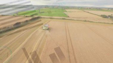 Tarım alanındaki finansal veri işleme animasyonunun birleşimi. küresel tarım, işletme, dijital arayüz, teknoloji ve ağ konsepti dijital olarak oluşturulmuş video.