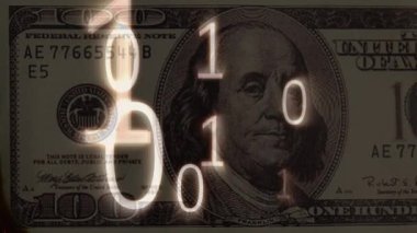 Amerikan doları banknotu üzerinden veri işleme animasyonu. global business, finans, teknoloji, dijital arayüz ve bağlantılar konsepti dijital olarak oluşturulmuş video.