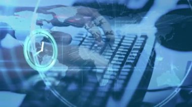 Bağlantılar ve dünya üzerindeki saat animasyonu. küresel teknoloji, dijital arayüz ve bağlantılar konsepti dijital olarak oluşturulmuş video.