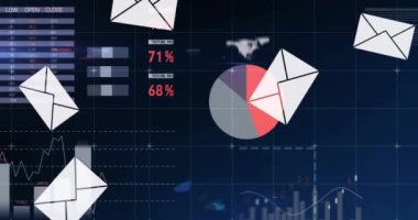 İstatistik ve veri işleme üzerine zarfların animasyonu. küresel sosyal medya, bağlantılar, dijital arayüz, teknoloji ve ağ konsepti dijital olarak oluşturulmuş video.