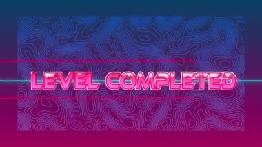 Metin animasyonu, seviye tamamlandı, parlak pembe, pembe ve mavi üzerinde hareket eden hatlar üzerinde. çevrimiçi iletişim, retro oyun ekranı ve sosyal medya mesaj konsepti, dijital olarak oluşturulmuş video.