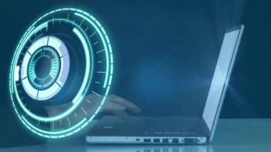 Bağlantı ve dizüstü bilgisayar ağı üzerinden tarama alanının animasyonu. küresel teknoloji, dijital arayüz ve bağlantılar konsepti dijital olarak oluşturulmuş video.