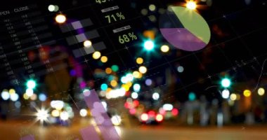 Şehir manzarası üzerinde istatistik ve veri işleme animasyonu. küresel iletişim, iş dünyası, dijital arayüz, teknoloji ve ağ konsepti dijital olarak oluşturulmuş video.