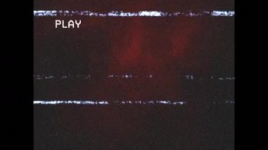 Ekranda arızalı metnin canlandırması. Retro iletişim, dijital arayüz, dijital olarak oluşturulmuş video konsepti.