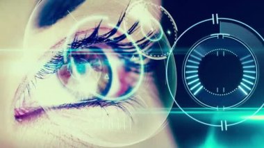 Dijital arayüz ve kadın gözü üzerindeki saatin animasyonu. küresel bağlantılar, iş dünyası, dijital arayüz, teknoloji ve ağ konsepti dijital olarak oluşturulmuş video.