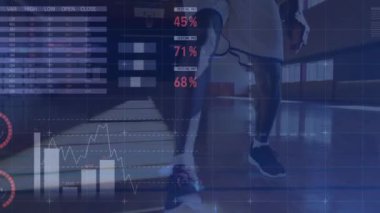 Basketbolcu üzerinden istatistik ve veri işleme animasyonu. global spor, dijital arayüz, teknoloji ve ağ konsepti dijital olarak oluşturulmuş video.