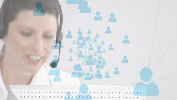 Animacja Sieci Połączeń Ikonami Nad Bizneswoman Przy Użyciu Słuchawek Telefonicznych — Wideo stockowe