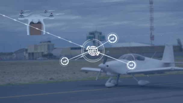 空港の上の小包とドローン上の接続のネットワークのアニメーション 世界的な出荷 ビジネス デジタルインターフェース テクノロジー ネットワーキングの概念がデジタルで生成されたビデオ — ストック動画