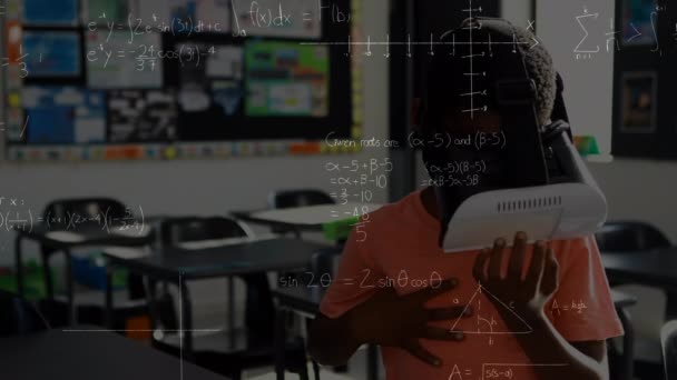Animation Mathematischer Formeln Über Schüler Mit Headset Globale Online Bildung — Stockvideo