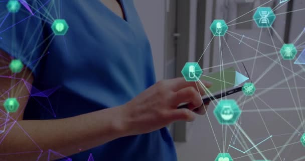 Hastanede Dijital Tablet Kullanan Beyaz Kadın Sağlık Çalışanlarına Karşı Tıbbi — Stok video