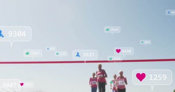 动漫社交媒体的通知 超过了女赛跑选手完成比赛 积极的感觉和幸福社交媒体概念 数码视频 — 图库视频影像