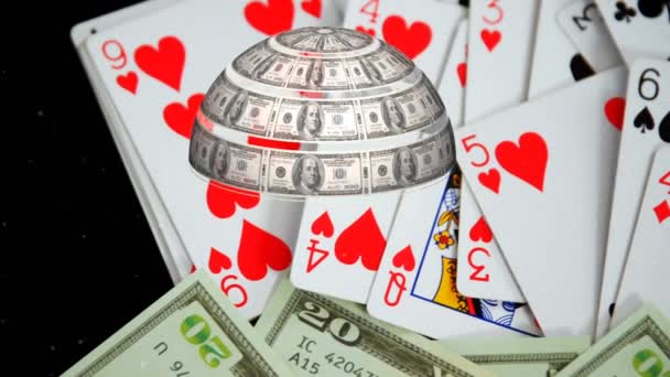 Animation Einer Dollarkugel Die Über Spielkarten Und Dollarscheine Rotiert Glücksspiel — Stockvideo