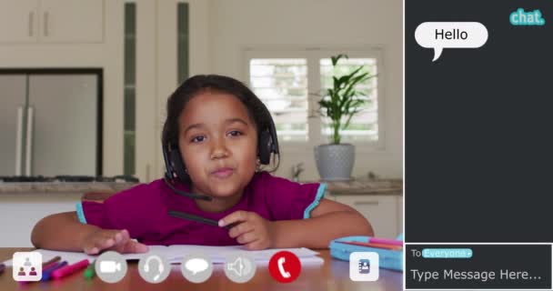 Çevrimiçi Okul Derslerinde Konuşan Bir Kızla Görüntülü Konuşma Arayüzü Sohbet — Stok video