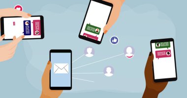 Çevrimiçi sohbet eden insanların dijital simgelerle akıllı telefonları tutarken görüntüsü. bağlantı iletişimi sosyal ağ konsepti dijital olarak oluşturulmuş görüntü.