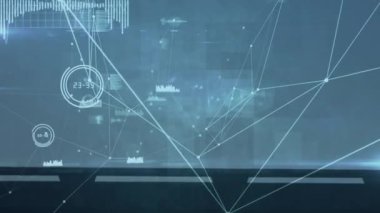 Mavi arka plandaki yoldaki arabalarla bağlantı ağının animasyonu. küresel bağlantılar, dijital arayüz, teknoloji ve ağ konsepti dijital olarak oluşturulmuş video.