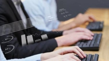 Telefon kulaklığı kullanan iş adamlarının istatistiklerinin animasyonu. küresel bağlantılar, iş dünyası, dijital arayüz, teknoloji ve ağ konsepti dijital olarak oluşturulmuş video.