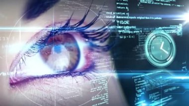 Dijital arayüz ve kadın gözü üzerindeki saatin animasyonu. küresel bağlantılar, iş dünyası, dijital arayüz, teknoloji ve ağ konsepti dijital olarak oluşturulmuş video.