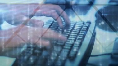 Parlayan ışığın animasyonu ve bilgisayar klavyesinde yazan kişi. küresel iş, dijital arayüz, teknoloji ve ağ konsepti dijital olarak oluşturulmuş video.