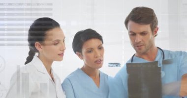 Tıbbi personelle ilgili istatistiklerin animasyonu. küresel bağlantılar, tıp, dijital arayüz, teknoloji ve ağ konsepti dijital olarak oluşturulmuş video.