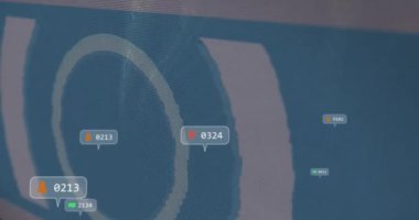 Titreşen kapsam taraması üzerine sosyal medya simgelerinin animasyonu. küresel sosyal medya, iletişim, dijital arayüz, teknoloji ve ağ konsepti dijital olarak oluşturulmuş video.