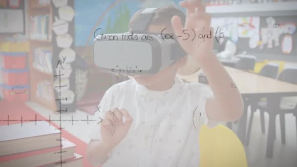 Animering Matematiska Formler Över Skolpojke Med Hjälp Headset Global Online — Stockvideo