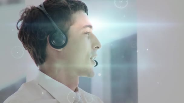 Animación Red Conexiones Sobre Hombre Negocios Usando Auriculares Telefónicos Conexiones — Vídeo de stock