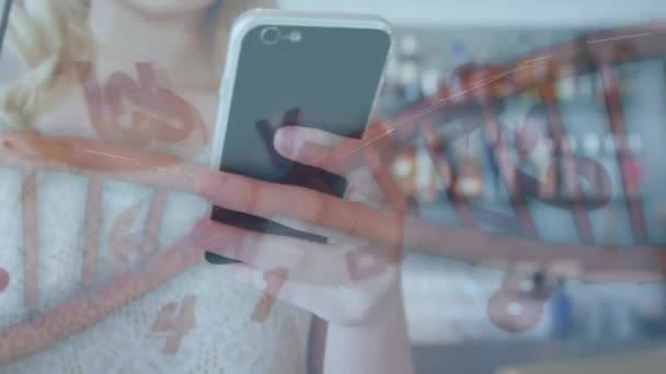 Animering Kvinna Som Använder Smartphone Över Dna Strängen Global Kommunikation — Stockvideo
