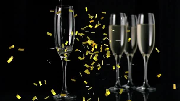 Анімація Золотого Конфетті Падає Над Келихами Шампанського Чорному Тлі Святкування — стокове відео