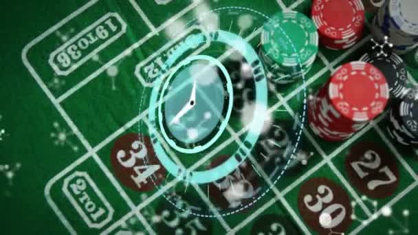 Animatie Van Klok Met Draaiende Handen Witte Netwerken Poker Chips — Stockvideo