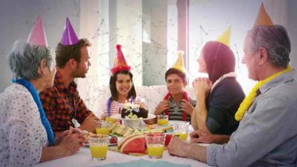 在有生日派对的快乐多代家庭上建立的联系网络动画 童年及活动概念数码影片 — 图库视频影像