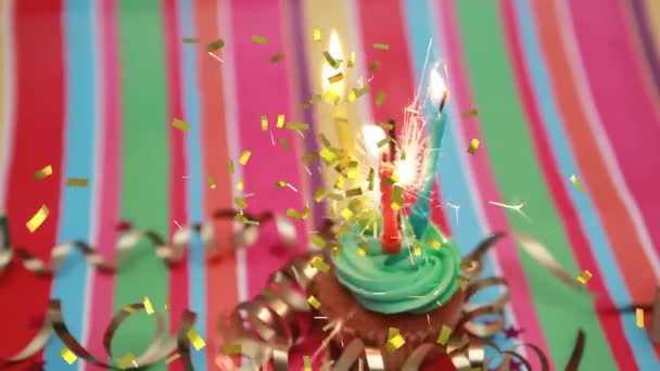 Animazione Coriandoli Oro Che Cadono Candele Compleanno Accese Scintillante Torta — Video Stock