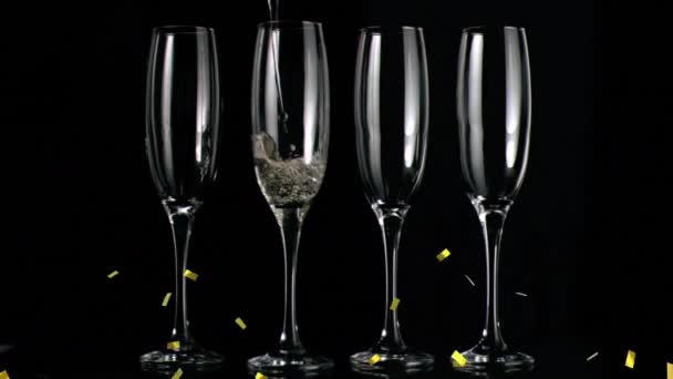 Animering Guld Konfetti Faller Över Glas Champagne Svart Bakgrund Fest — Stockvideo