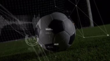 Futbolcu üzerinden bağlantı ağlarının animasyonu. global spor, teknoloji, dijital arayüz ve bağlantılar konsepti dijital olarak oluşturulmuş video.