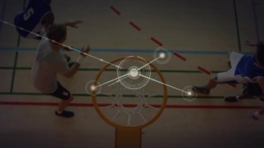Basketbolcular üzerinden bağlantı ağının animasyonu. global spor, dijital arayüz, teknoloji ve ağ konsepti dijital olarak oluşturulmuş video.