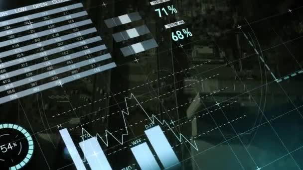 Animation Der Datenverarbeitung Und Statistiken Auf Dem Bildschirm Über Dem — Stockvideo