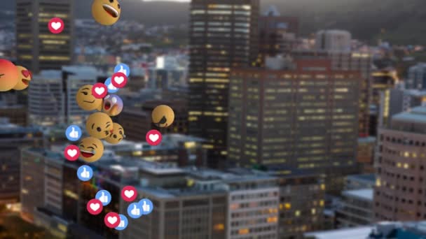 Animasi Beberapa Emoji Atas Pemandangan Kota Koneksi Global Antarmuka Digital — Stok Video