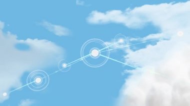 Bulutlar ve gökyüzü üzerindeki simgelerle bağlantı ağının animasyonu. küresel bağlantılar, dijital arayüz, teknoloji ve ağ konsepti dijital olarak oluşturulmuş video.