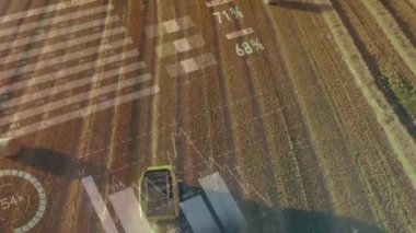 Tarım alanındaki tarla üzerinden finansal veri işleme animasyonu. küresel tarım, işletme, dijital arayüz, teknoloji ve ağ konsepti dijital olarak oluşturulmuş video.