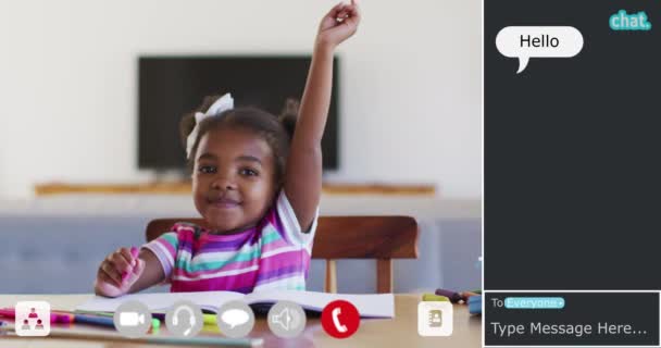 オンラインレッスンで手を挙げている女の子とのビデオ通話インターフェースのアニメーション チャットルームメッセージ 世界的な通信技術とオンライン教育の概念デジタルで生成されたビデオ — ストック動画