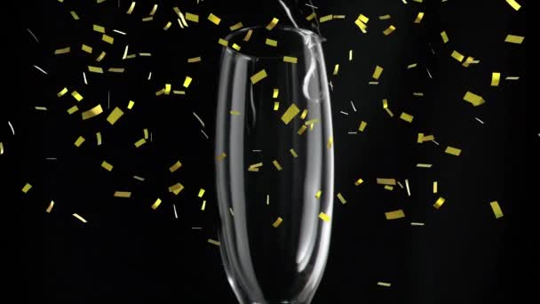 Animatie Van Goud Confetti Vallen Glas Champagne Zwarte Achtergrond Viering — Stockvideo