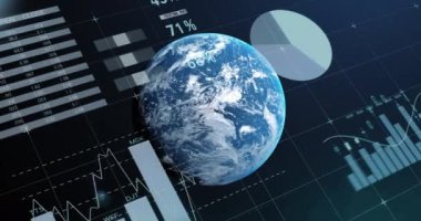 Tüm dünyada istatistik ve finansal veri işleme animasyonları. küresel iş, dijital arayüz, teknoloji ve ağ konsepti dijital olarak oluşturulmuş video.