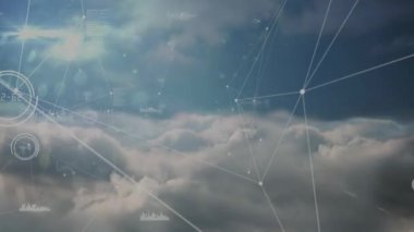 Bulutlar ve gökyüzü üzerindeki istatistiklerle bağlantı ağının animasyonu. küresel bağlantılar, iş dünyası, dijital arayüz, teknoloji ve ağ konsepti dijital olarak oluşturulmuş video.