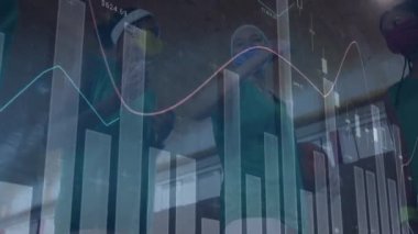 Yüz maskeli basketbol oyuncuları üzerinden veri işleme animasyonu. küresel covid 19 salgın konsepti dijital olarak oluşturulmuş video.