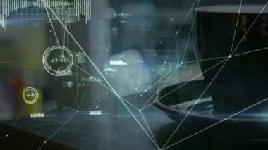 Bir fincan kahve üzerine bağlantı ağı ve istatistik animasyonu. küresel bağlantılar, dijital arayüz, teknoloji ve ağ konsepti dijital olarak oluşturulmuş video.