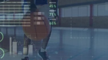 Basketbolcular üzerinde veri işleme animasyonu. global spor, dijital arayüz, teknoloji ve ağ konsepti dijital olarak oluşturulmuş video.